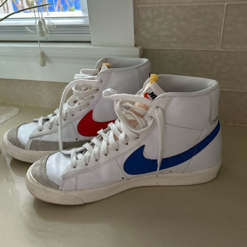 Nike high tops size 9.5